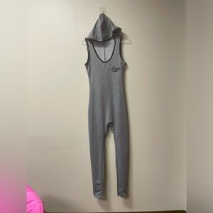 Adorable light gray sleeveless jumpsuit with a hood